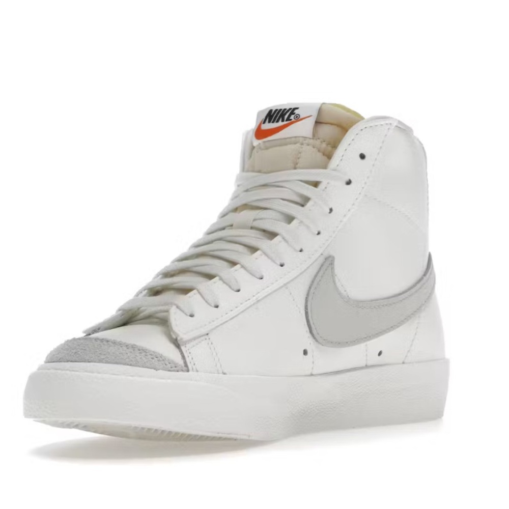 Nike Women’s Blazer Mid 77 Casual Shoes - size 9